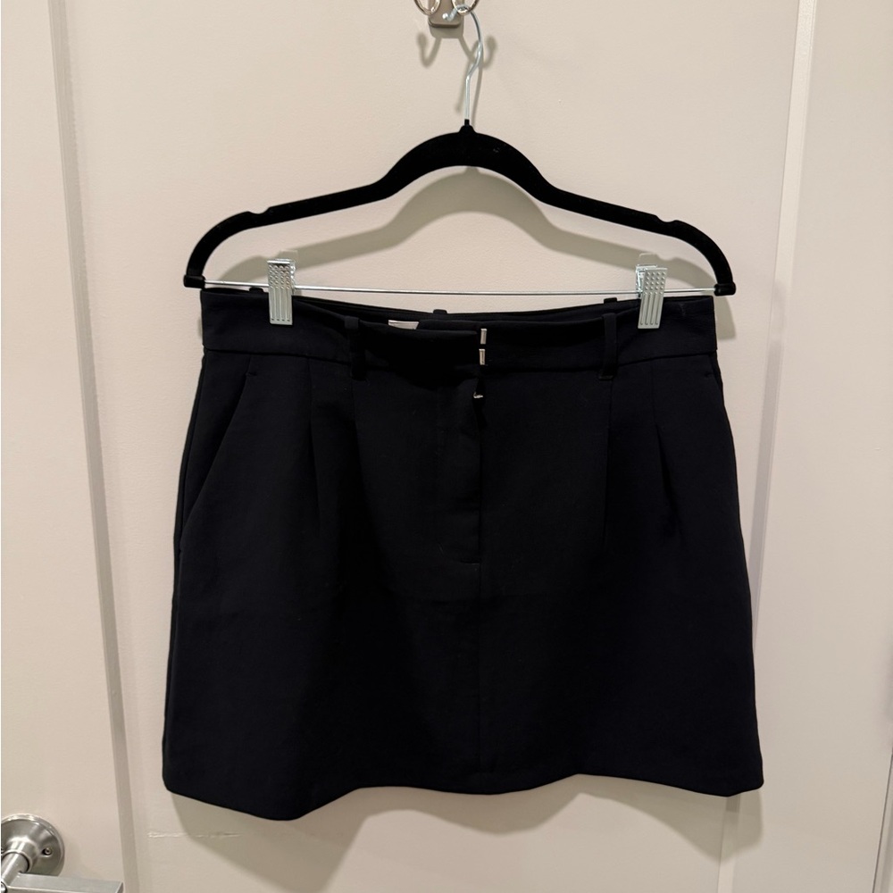 Black Aritzia Effortless Skirt